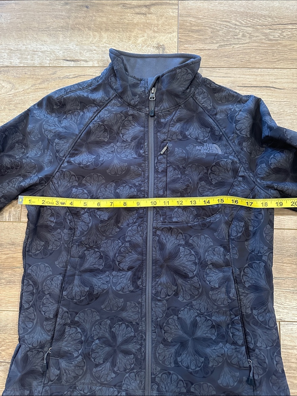 The North Face Women's Black Floral Softshell Jacket - Picture 9 of 10